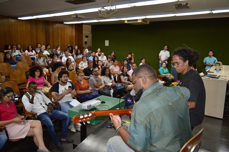 Imagem da Abertura da V Epígrafe e V Semana de Linguagens no auditório Demartin Bizerra 